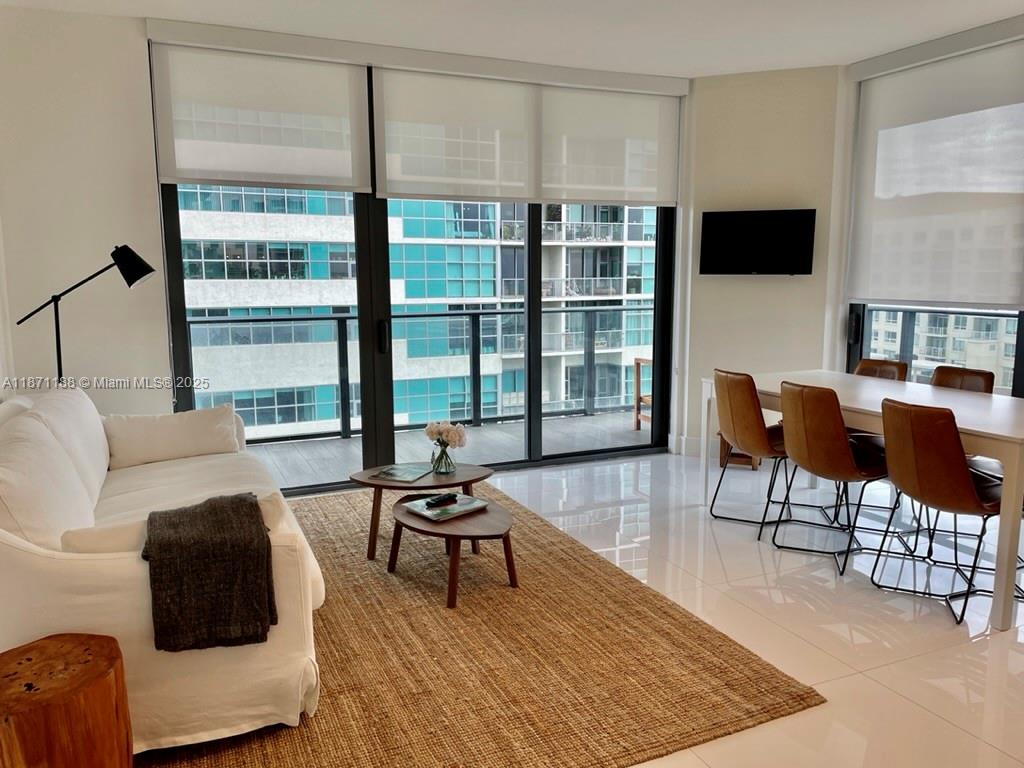 HYDE MIDTOWN - Residential