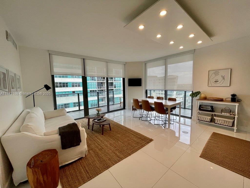 HYDE MIDTOWN - Residential