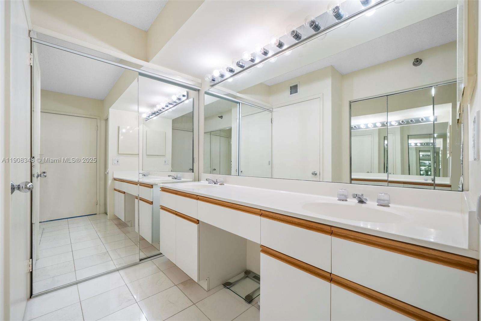 MYSTIC POINTE TOWER 600 - Residential Lease