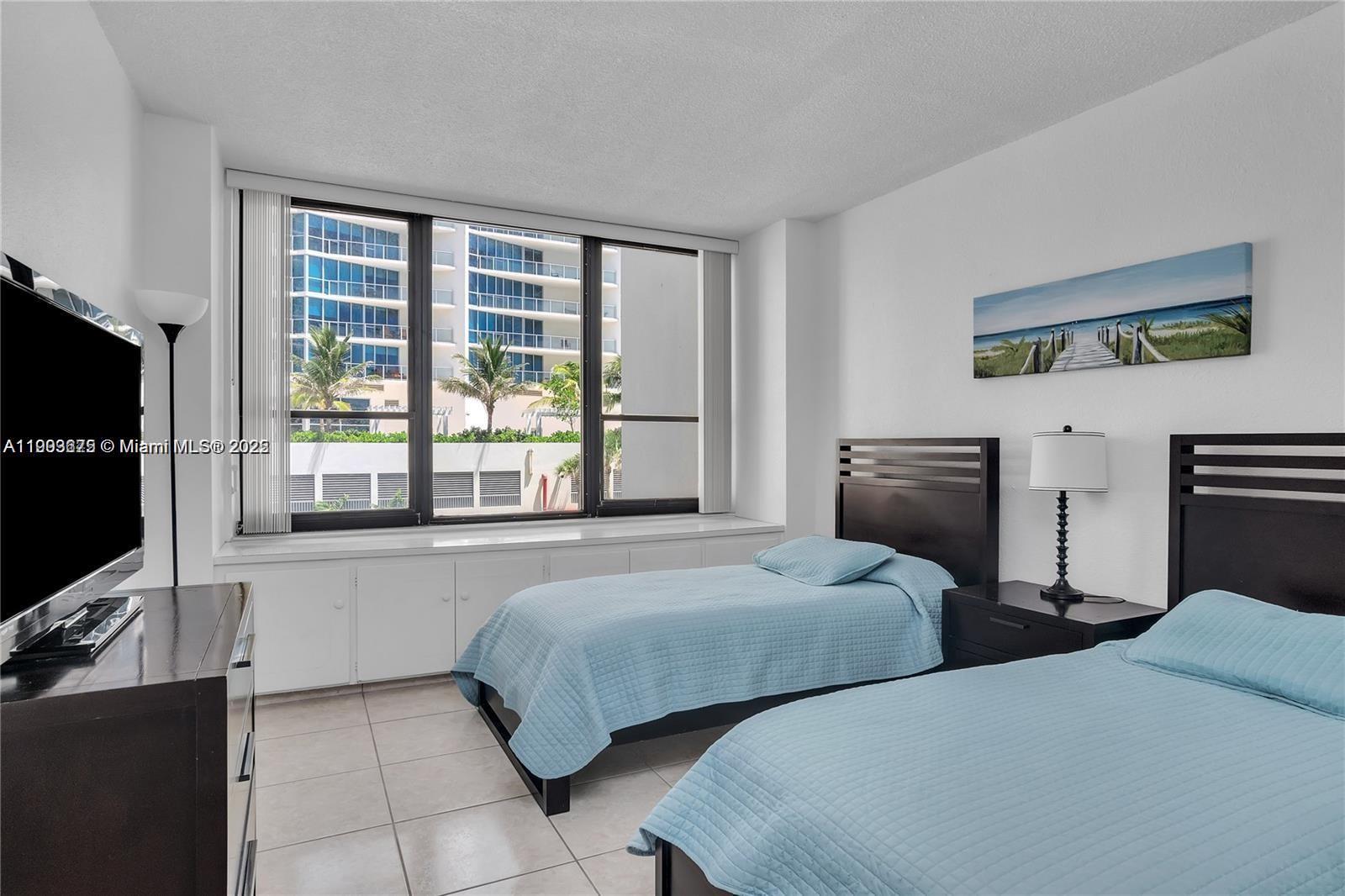 ALEXANDER TOWERS CONDO - Residential