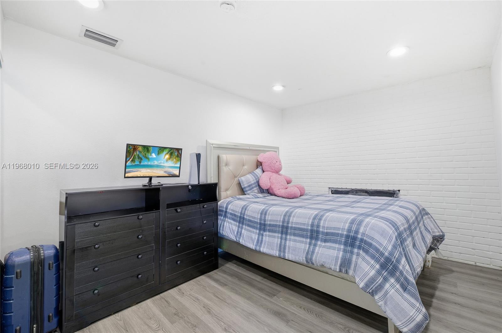 FOREST HILLS SOUTH - Residential