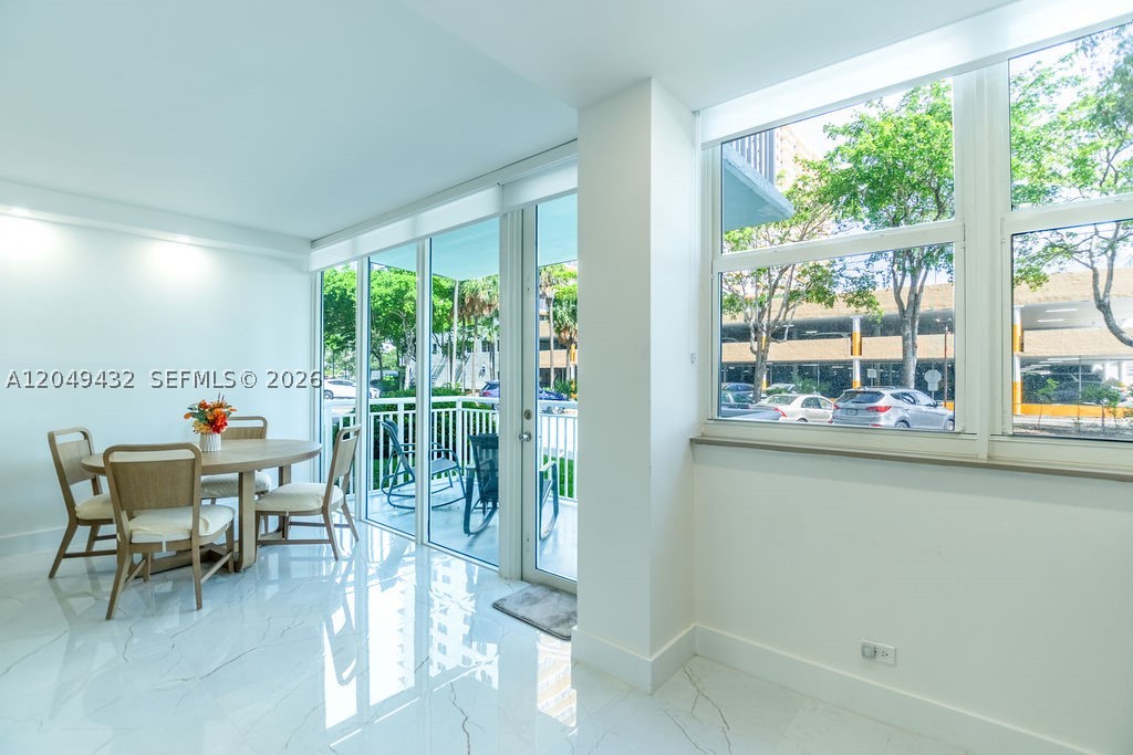 WINSTON TOWERS 500 CONDO - Residential