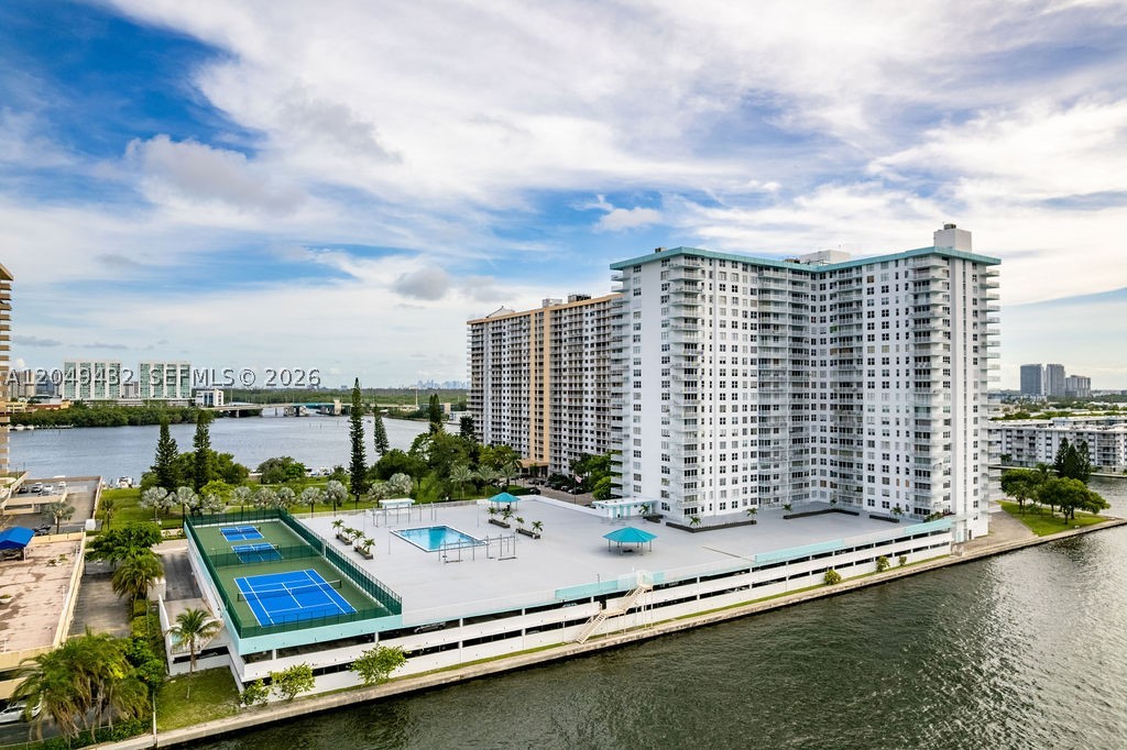 WINSTON TOWERS 500 CONDO - Residential