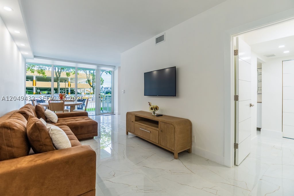 WINSTON TOWERS 500 CONDO - Residential