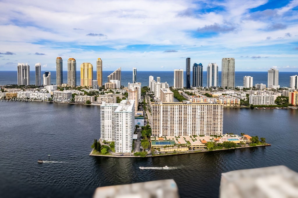 WINSTON TOWERS 500 CONDO - Residential