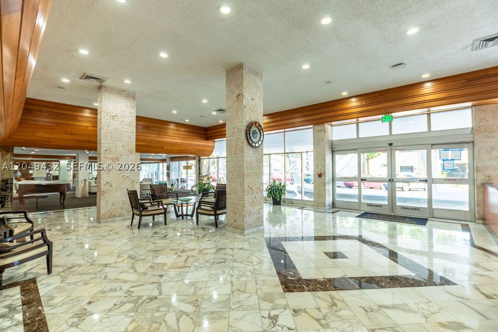 WINSTON TOWERS 500 CONDO - Residential