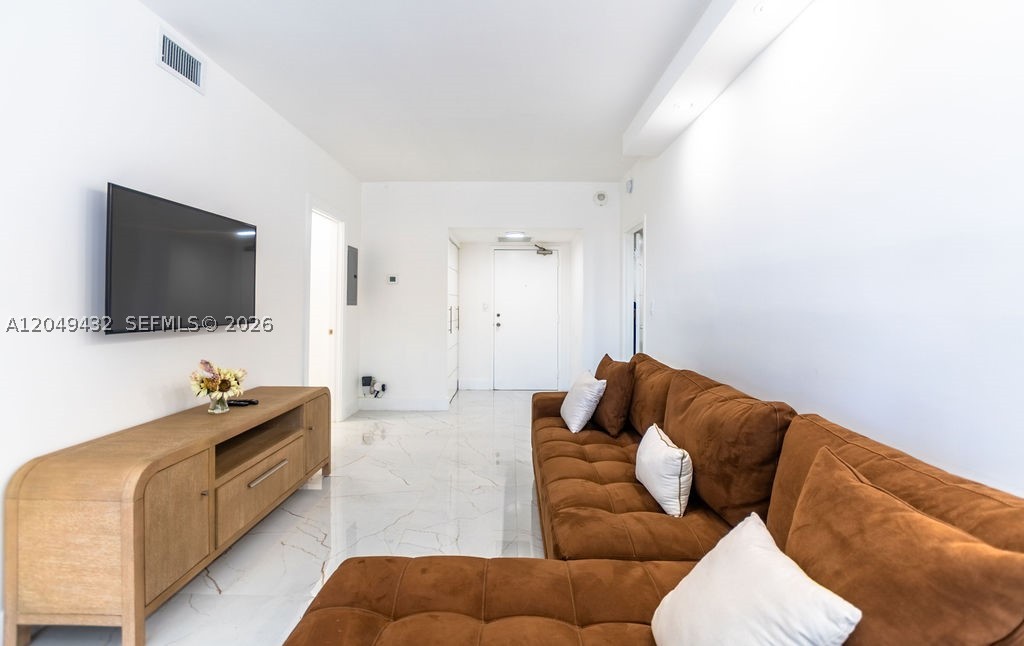 WINSTON TOWERS 500 CONDO - Residential