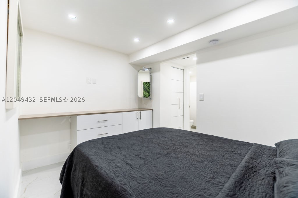 WINSTON TOWERS 500 CONDO - Residential