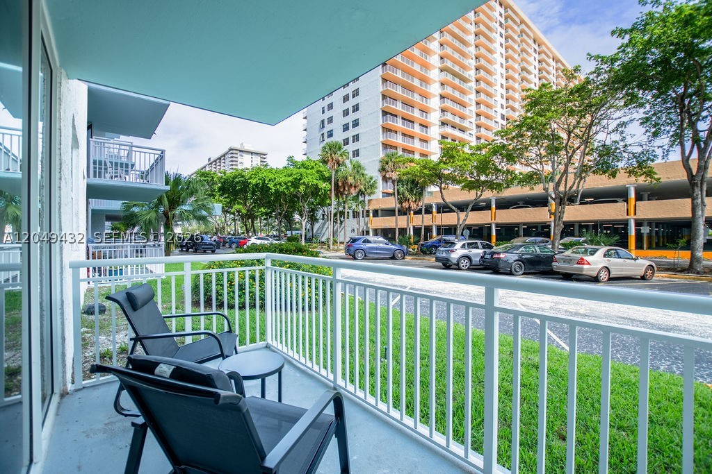 WINSTON TOWERS 500 CONDO - Residential