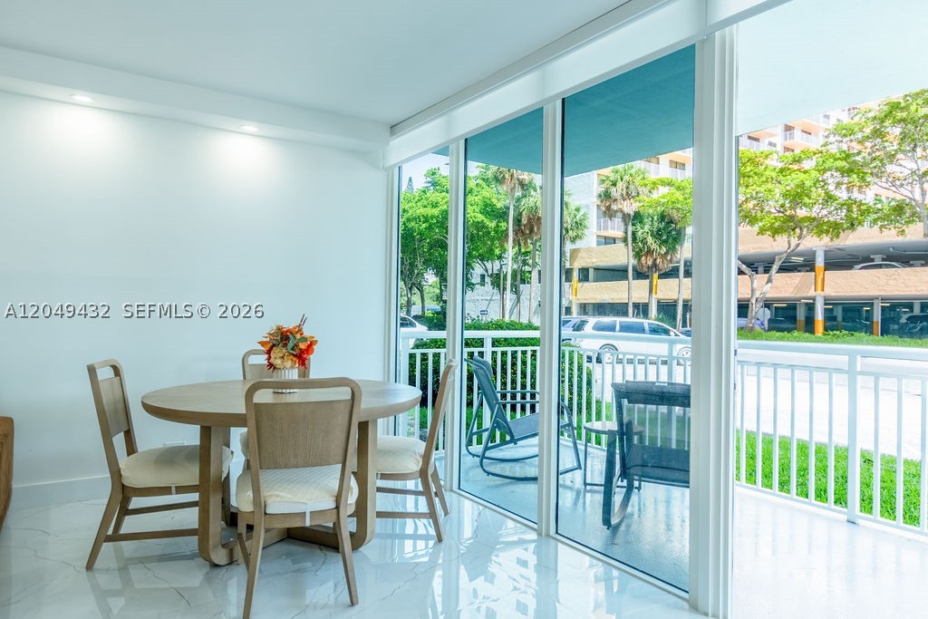 WINSTON TOWERS 500 CONDO - Residential