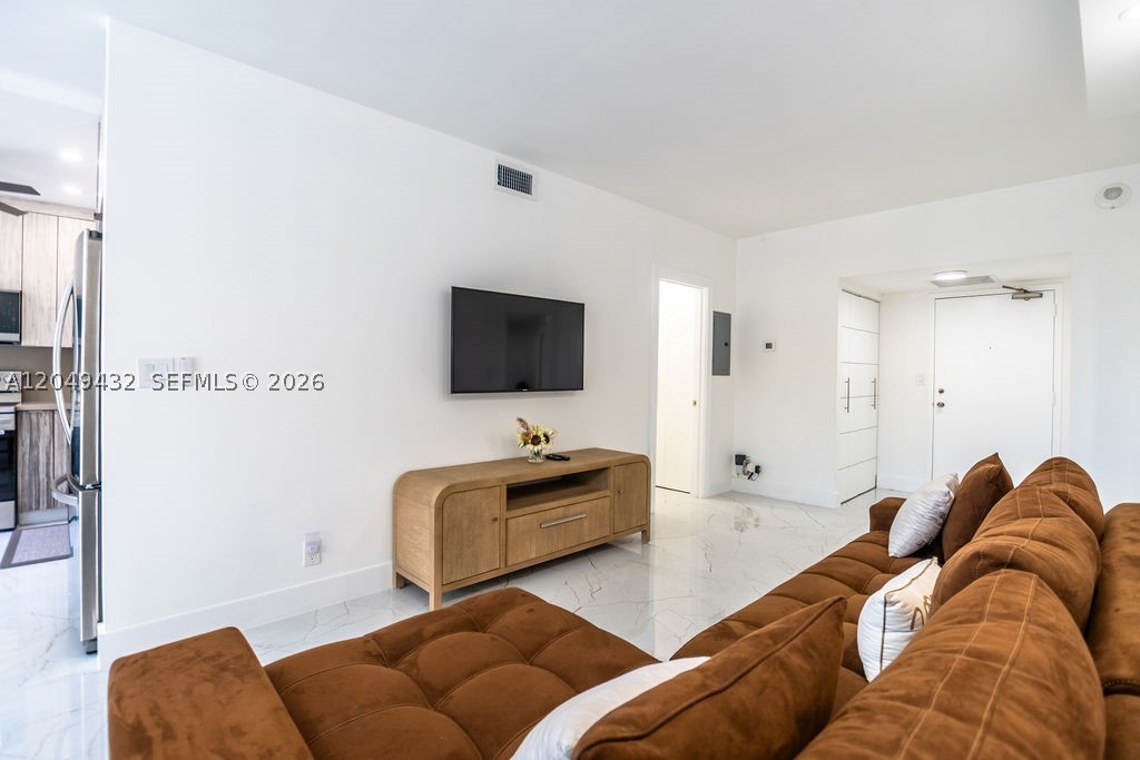 WINSTON TOWERS 500 CONDO - Residential