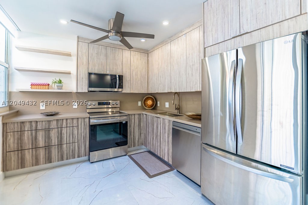 WINSTON TOWERS 500 CONDO - Residential