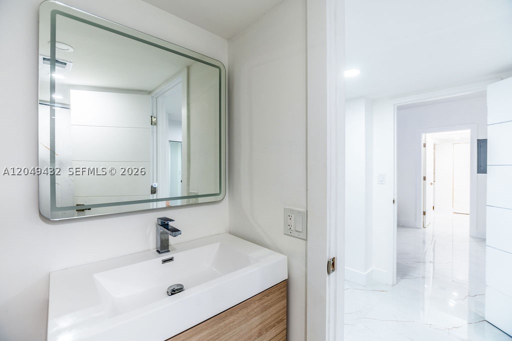 WINSTON TOWERS 500 CONDO - Residential