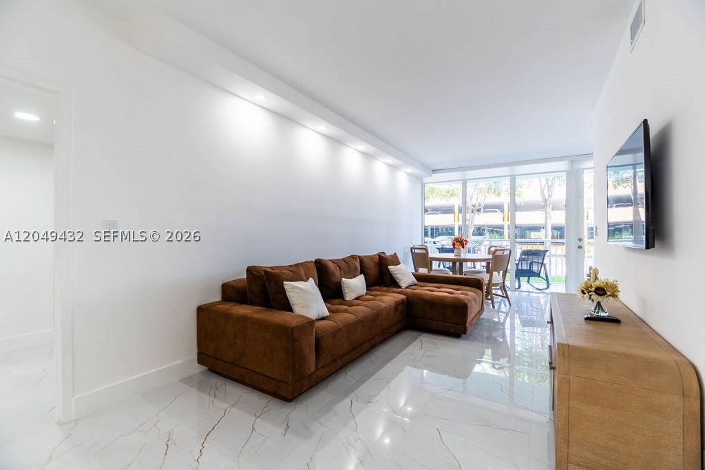 WINSTON TOWERS 500 CONDO - Residential