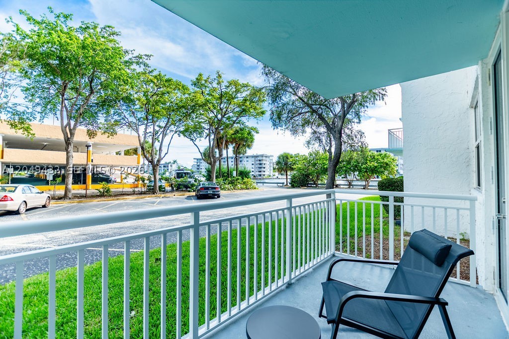 WINSTON TOWERS 500 CONDO - Residential