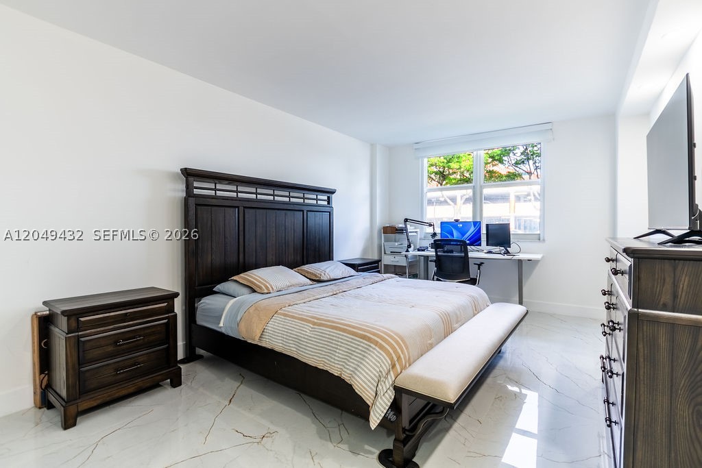 WINSTON TOWERS 500 CONDO - Residential