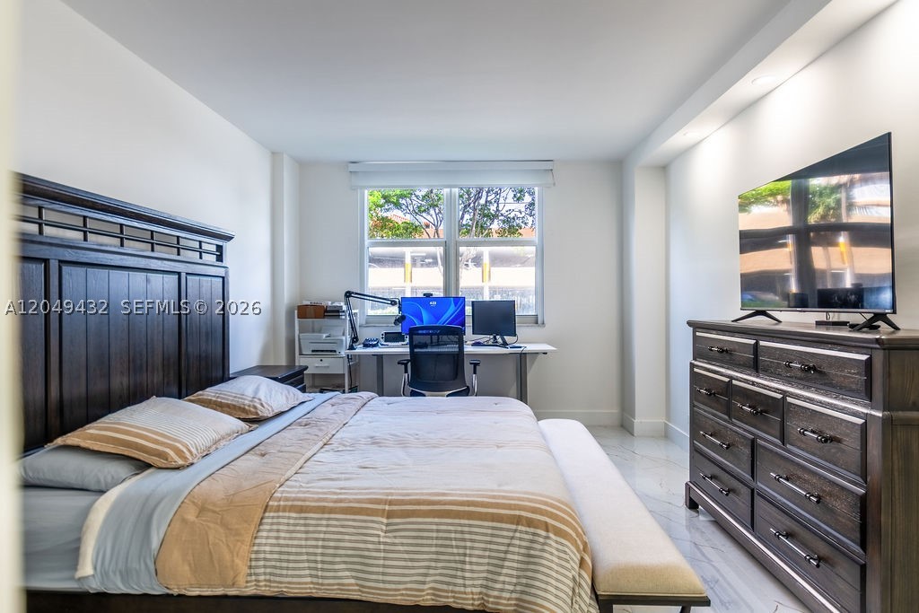 WINSTON TOWERS 500 CONDO - Residential