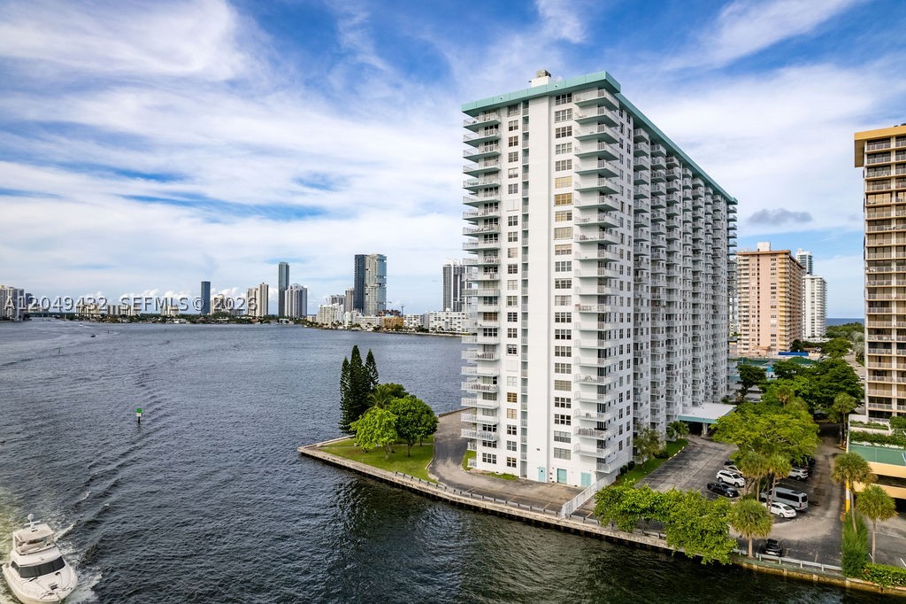 WINSTON TOWERS 500 CONDO - Residential
