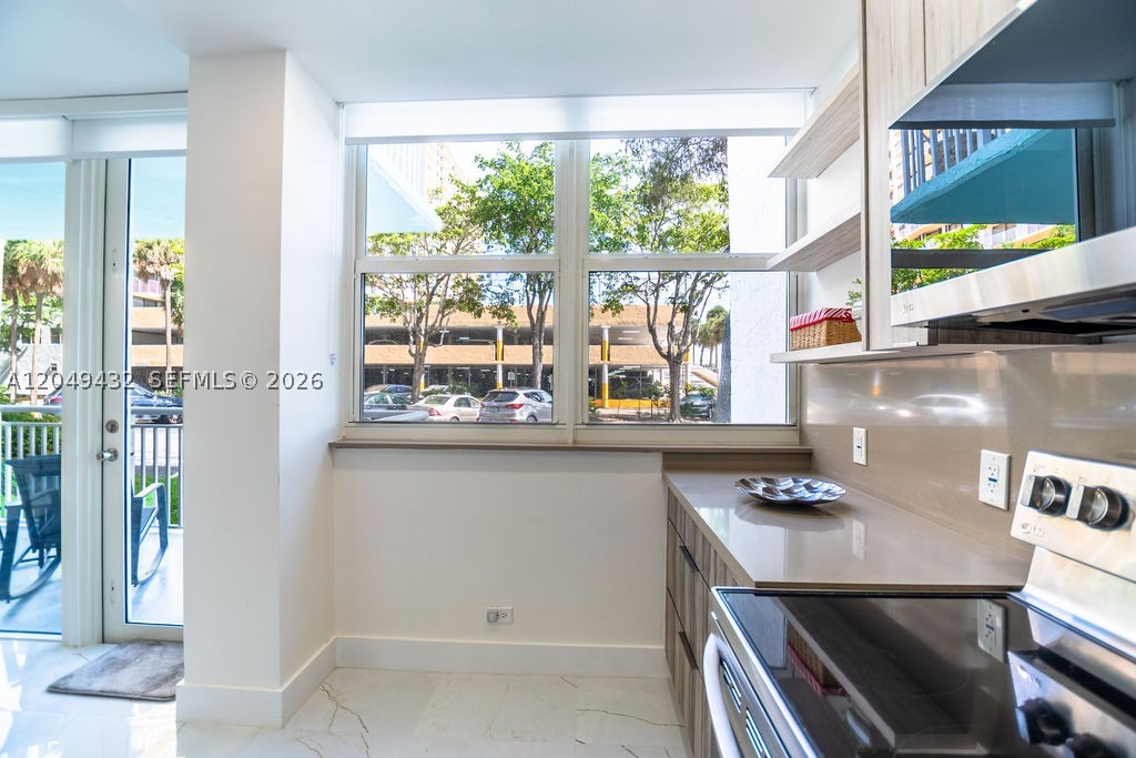 WINSTON TOWERS 500 CONDO - Residential