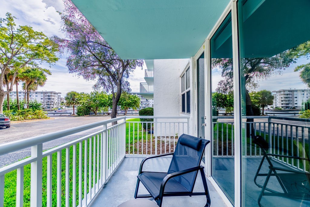 WINSTON TOWERS 500 CONDO - Residential