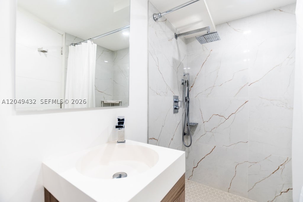 WINSTON TOWERS 500 CONDO - Residential