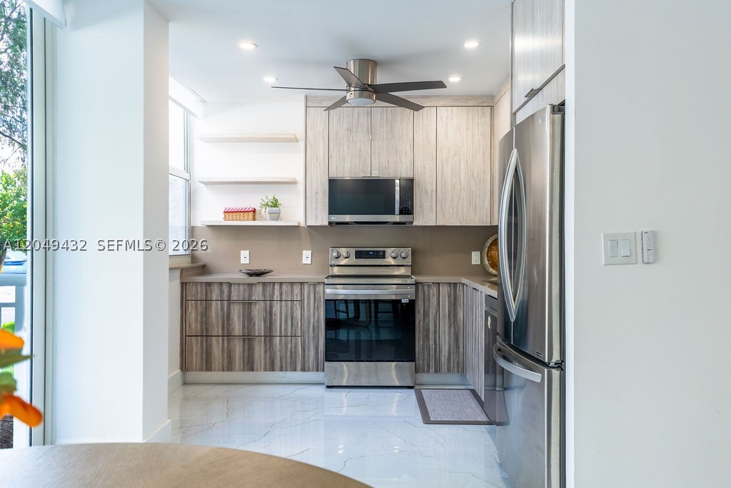 WINSTON TOWERS 500 CONDO - Residential