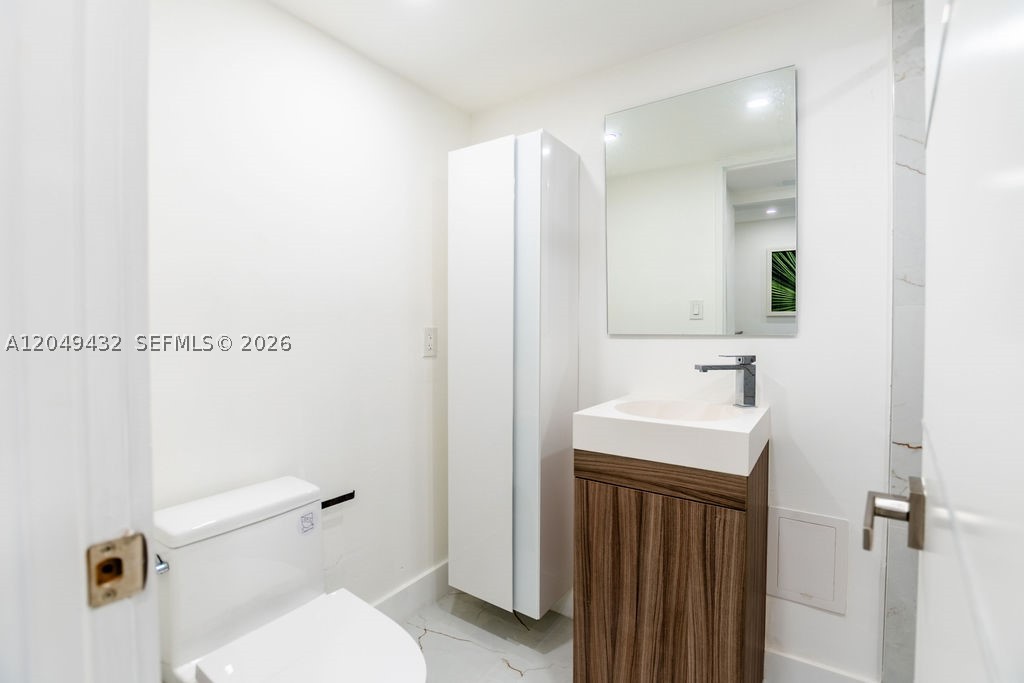 WINSTON TOWERS 500 CONDO - Residential