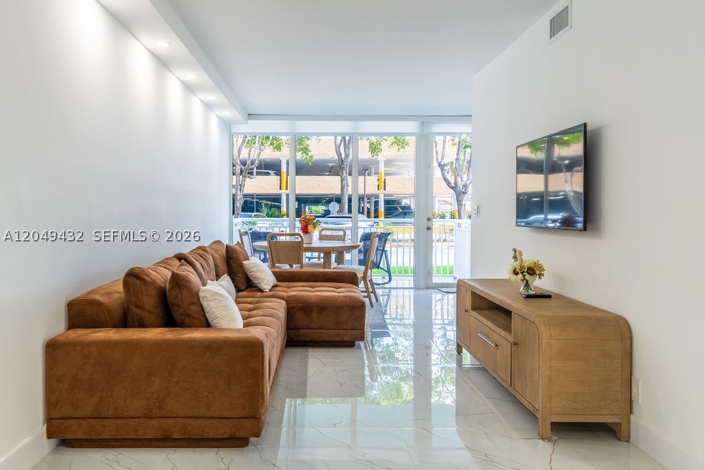 WINSTON TOWERS 500 CONDO - Residential