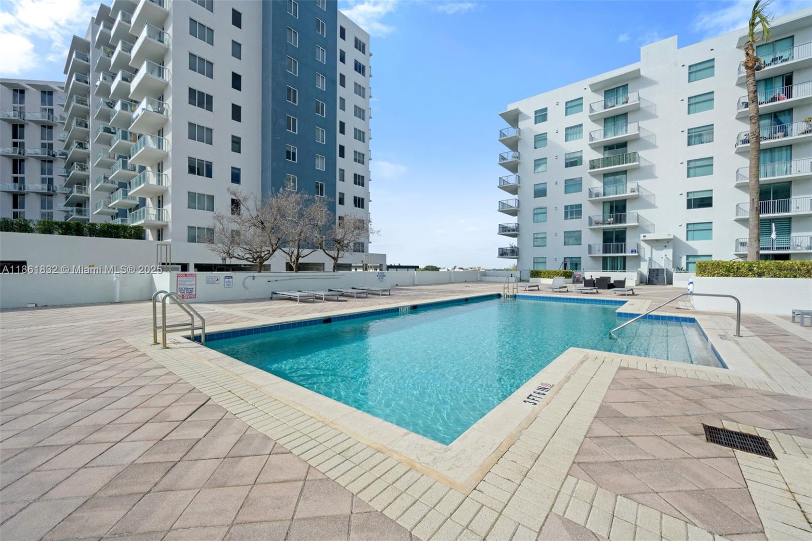 HOLLYWOOD STATION RES CON - Residential Lease
