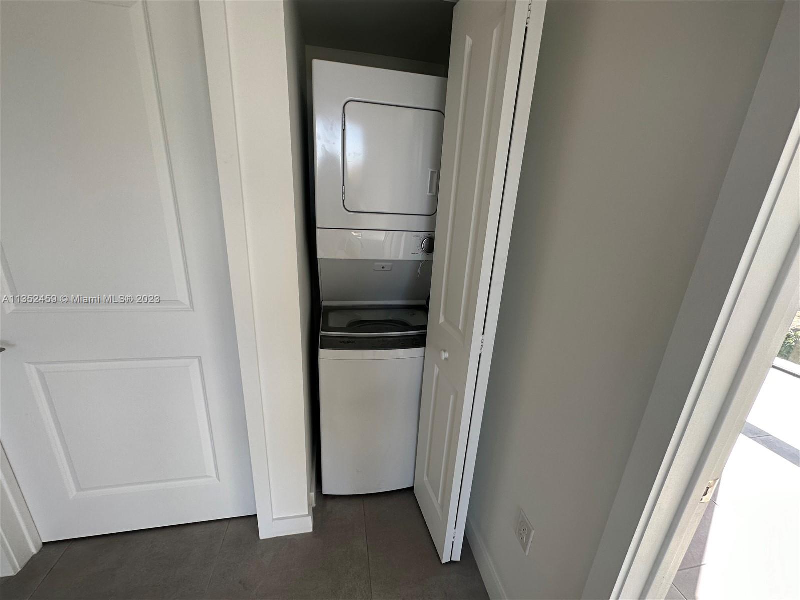 HIGHLAND PARK - Residential Lease