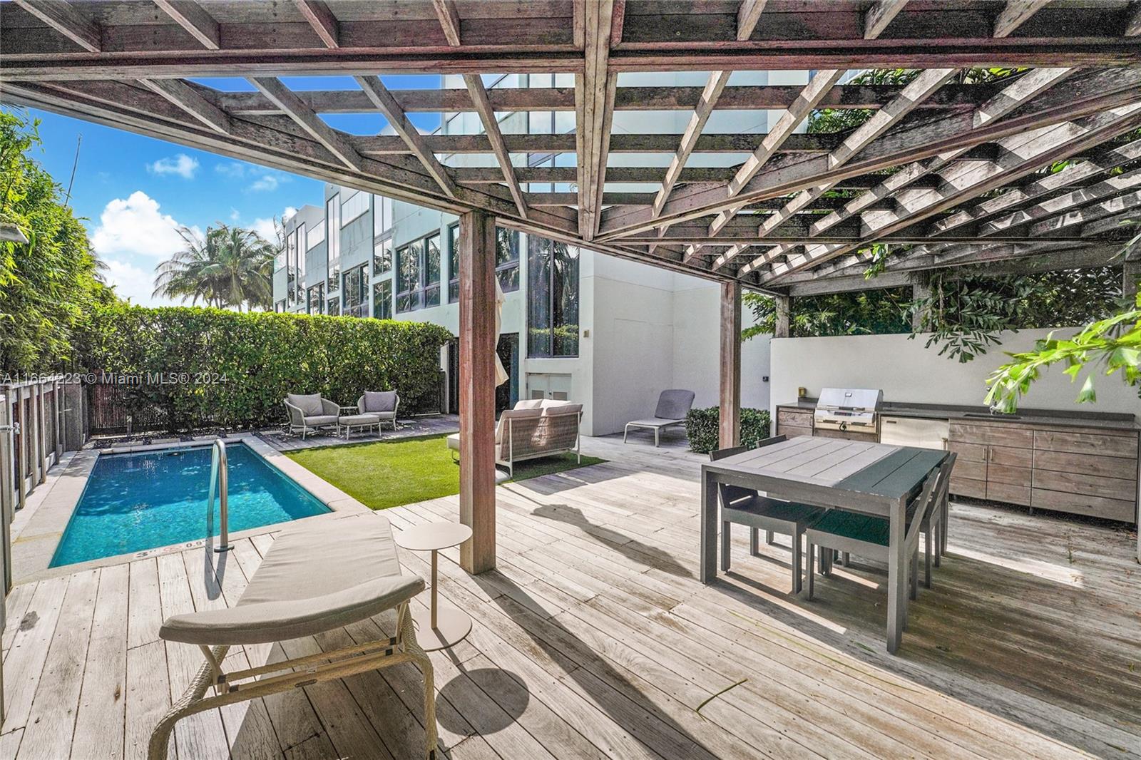 2201 COLLINS AVE CONDO - Residential