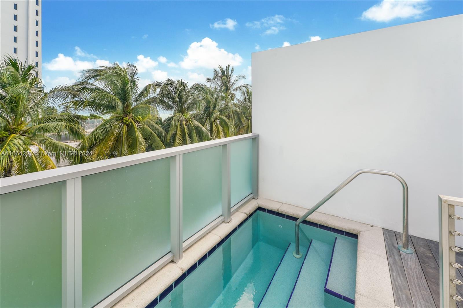 2201 COLLINS AVE CONDO - Residential