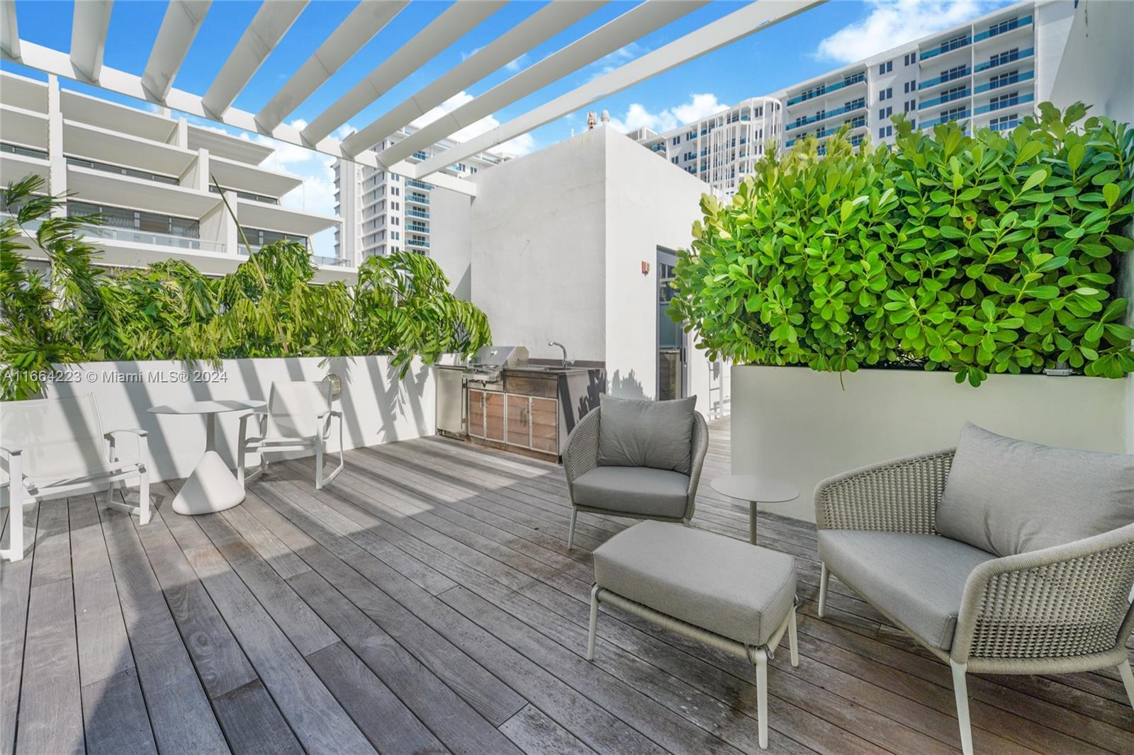 2201 COLLINS AVE CONDO - Residential