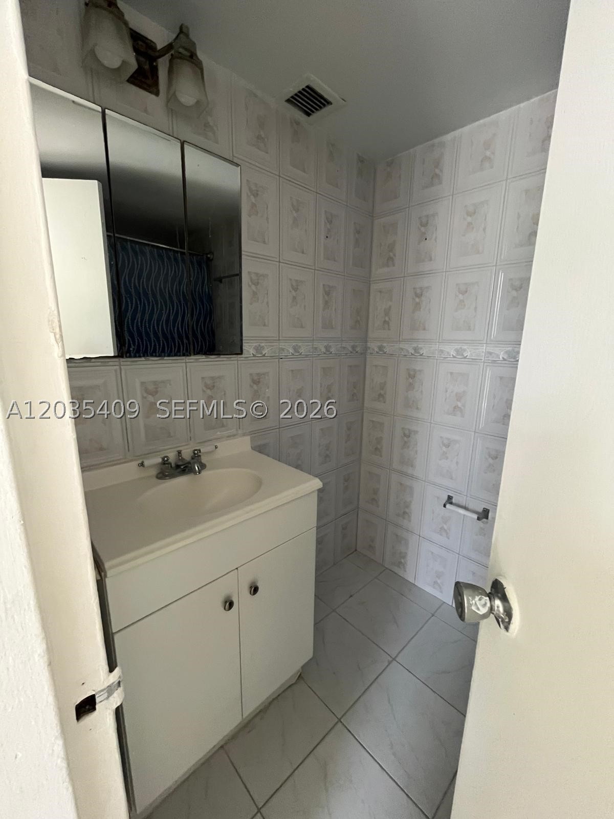 INLAND TOWERS CONDO - Residential Lease