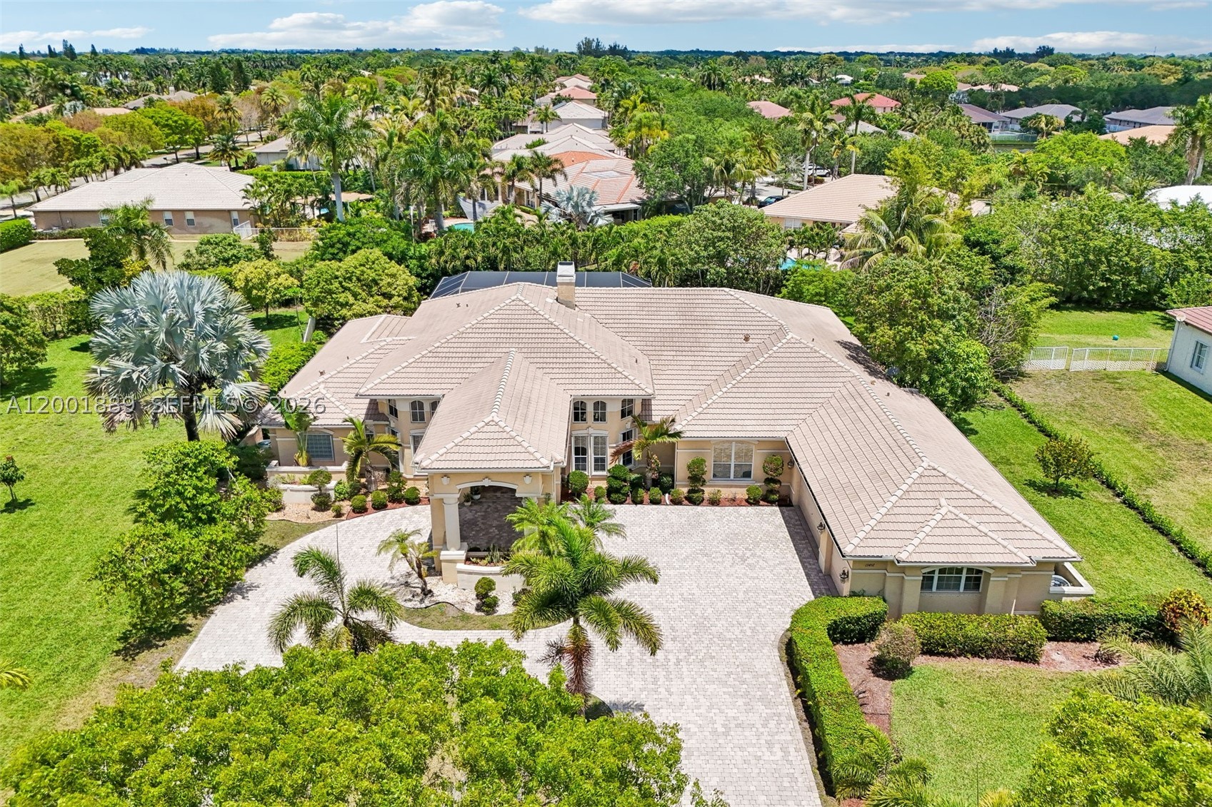 This premium 1.18 acre lot is one of the LARGEST lots in the gated community of Country Glen. Home features 6 bright bedrooms plus an office, 4 full baths and 2 half baths. Highly sought-after 1 floor model home with high ceilings and spacious layout. Open and inviting kitchen with 2 islands and stainless-steel KitchenAid appliances overlooking the backyard. Recently screened patio with a summer kitchen is just perfect to enjoy and entertain. The pool was resurfaced and had the water heater and salt system installed in 2022. This oversized lot is big enough to build a pickle ball, half basketball court or mini golf, the opportunities are limitless! The grand entrance features a spacious circular driveway with an elegant porte cochere and 3 car garages which any car collector will love. Community includes amenities such as 2 tennis courts, basketball court, Volleyball court and children's playground. Great location close to top-rated schools, shops, main highways, parks and restaurants. A home like this is rarely available so it is a must see!