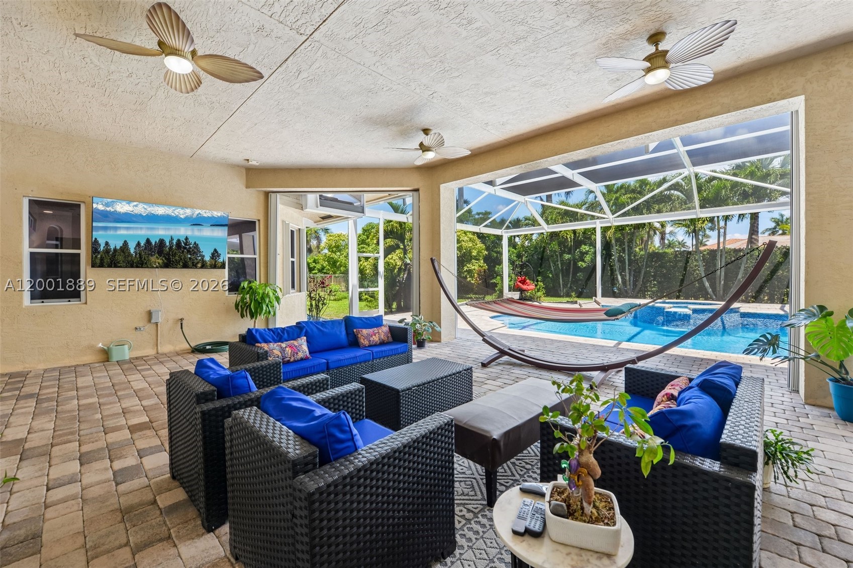 COUNTRY GLEN - Residential