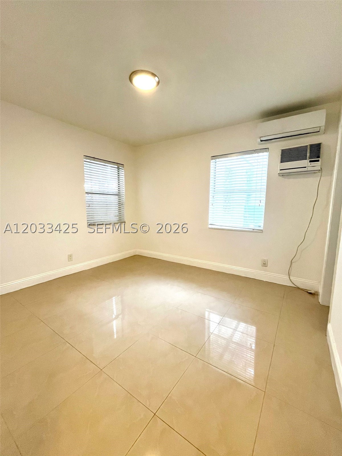 HOLLYWOOD - Residential Lease