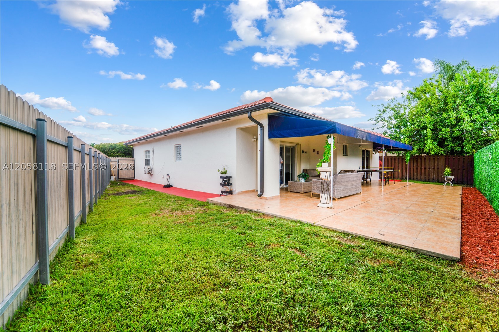 PELICANS POINT A T MILLER - Residential