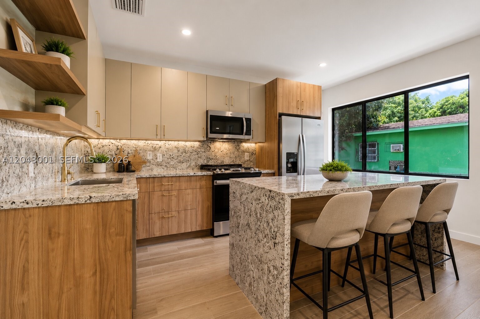 CRESTWOOD - Residential