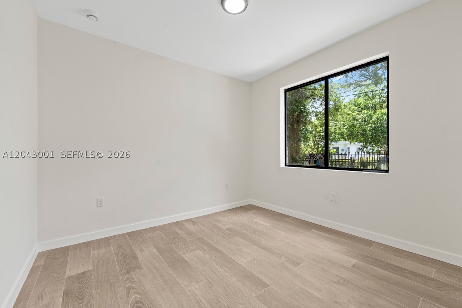 CRESTWOOD - Residential