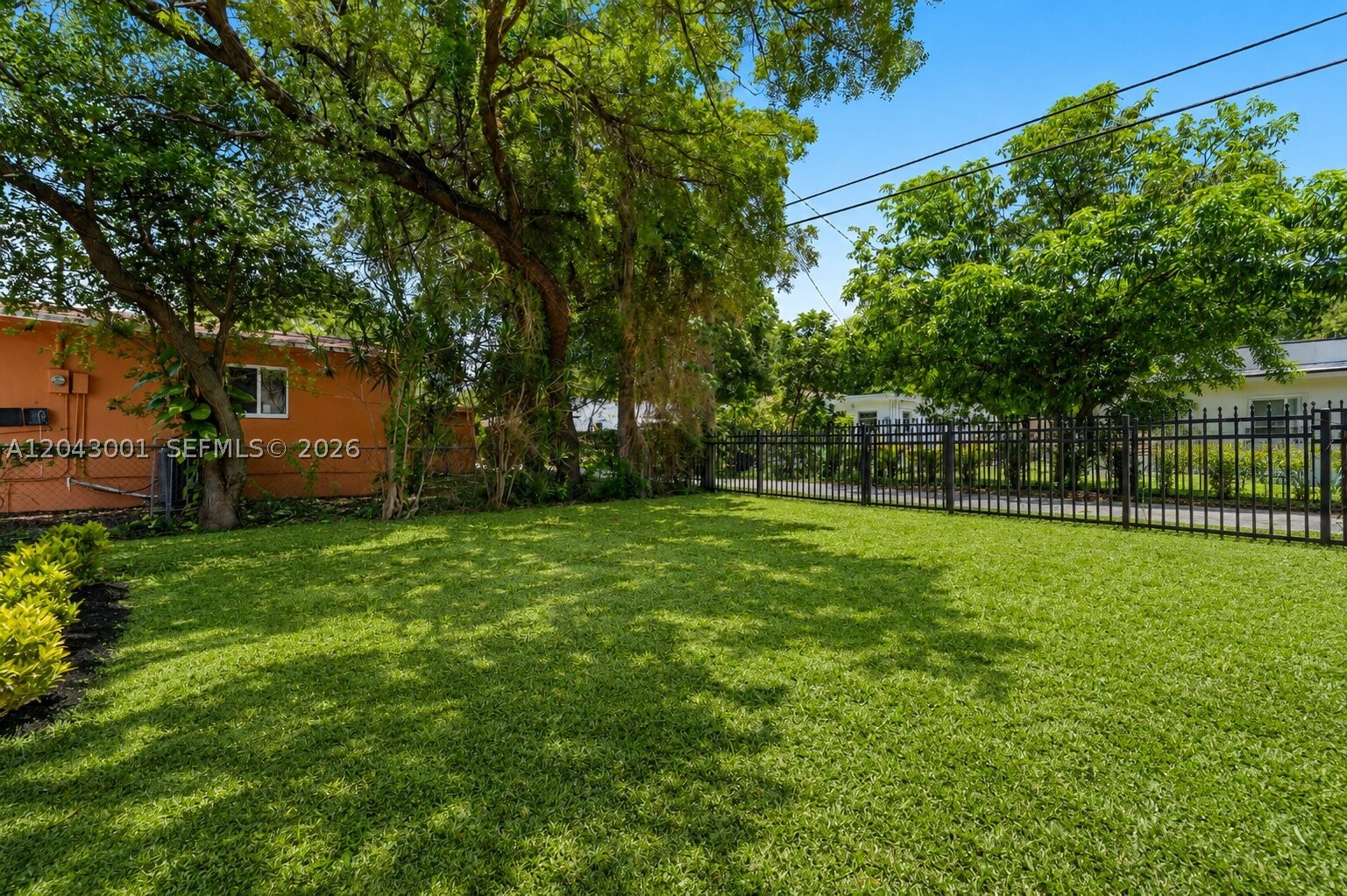 CRESTWOOD - Residential