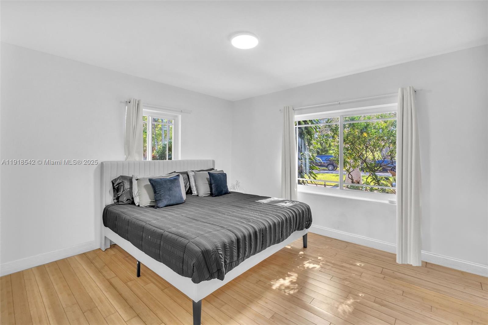 MIAMI SHORES SEC 8 REV - Residential