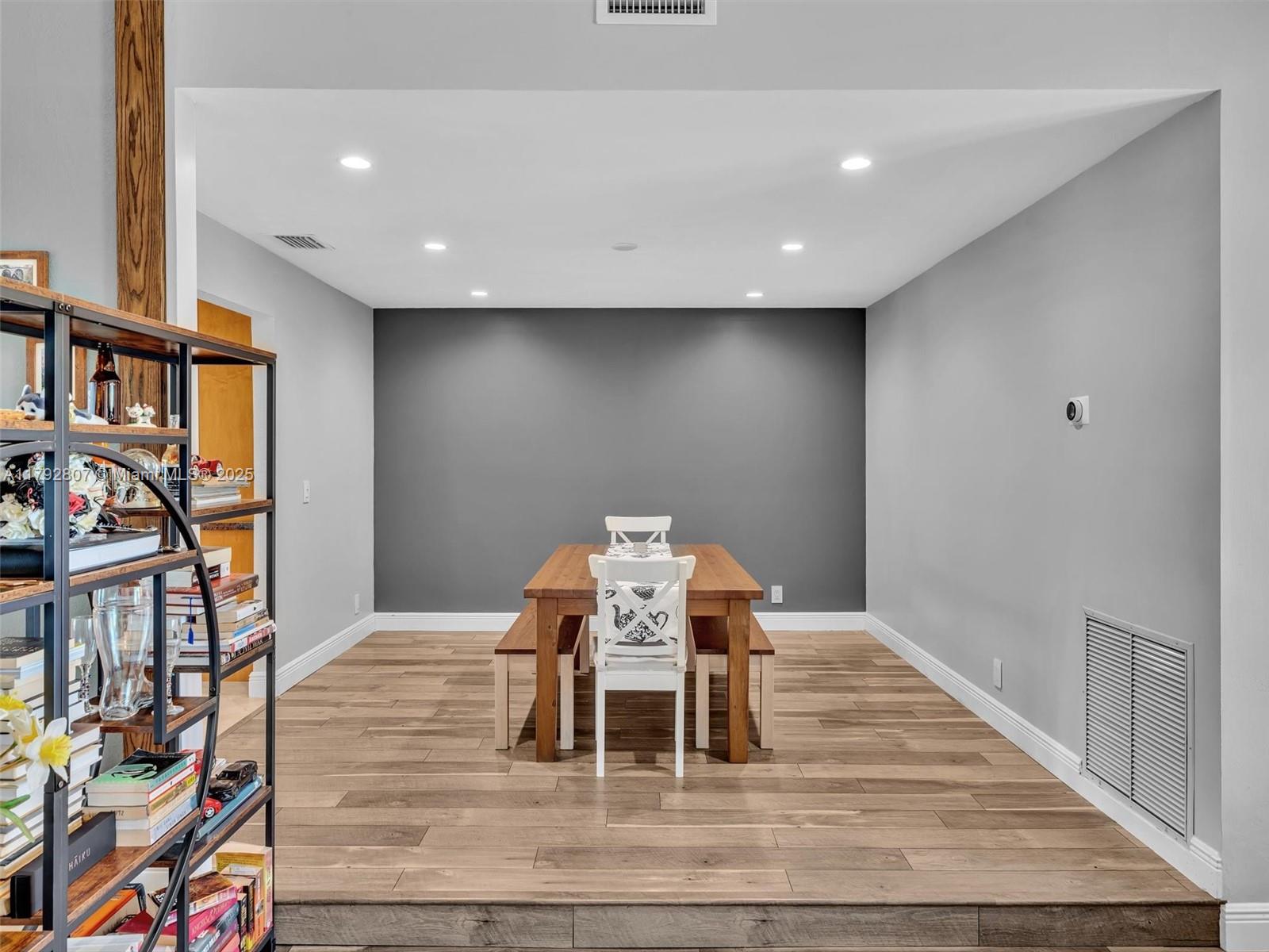 OAK WOOD - Residential
