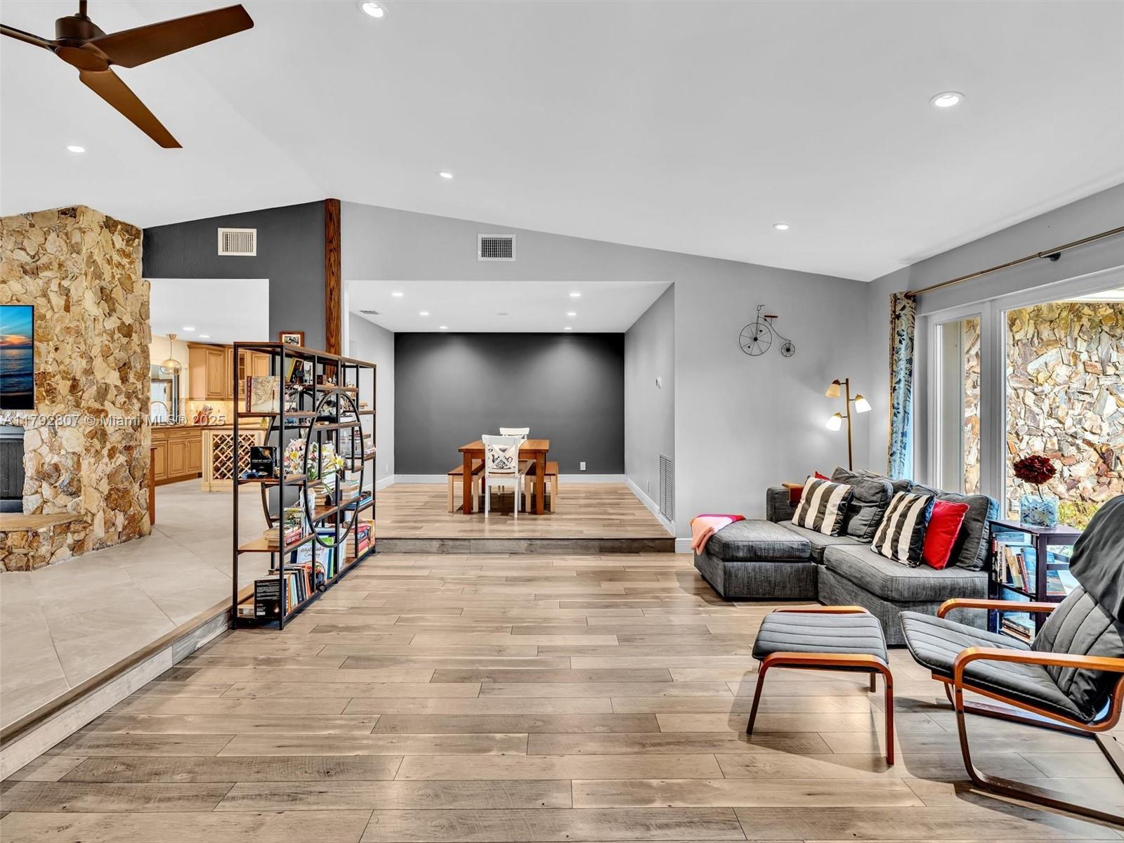 OAK WOOD - Residential