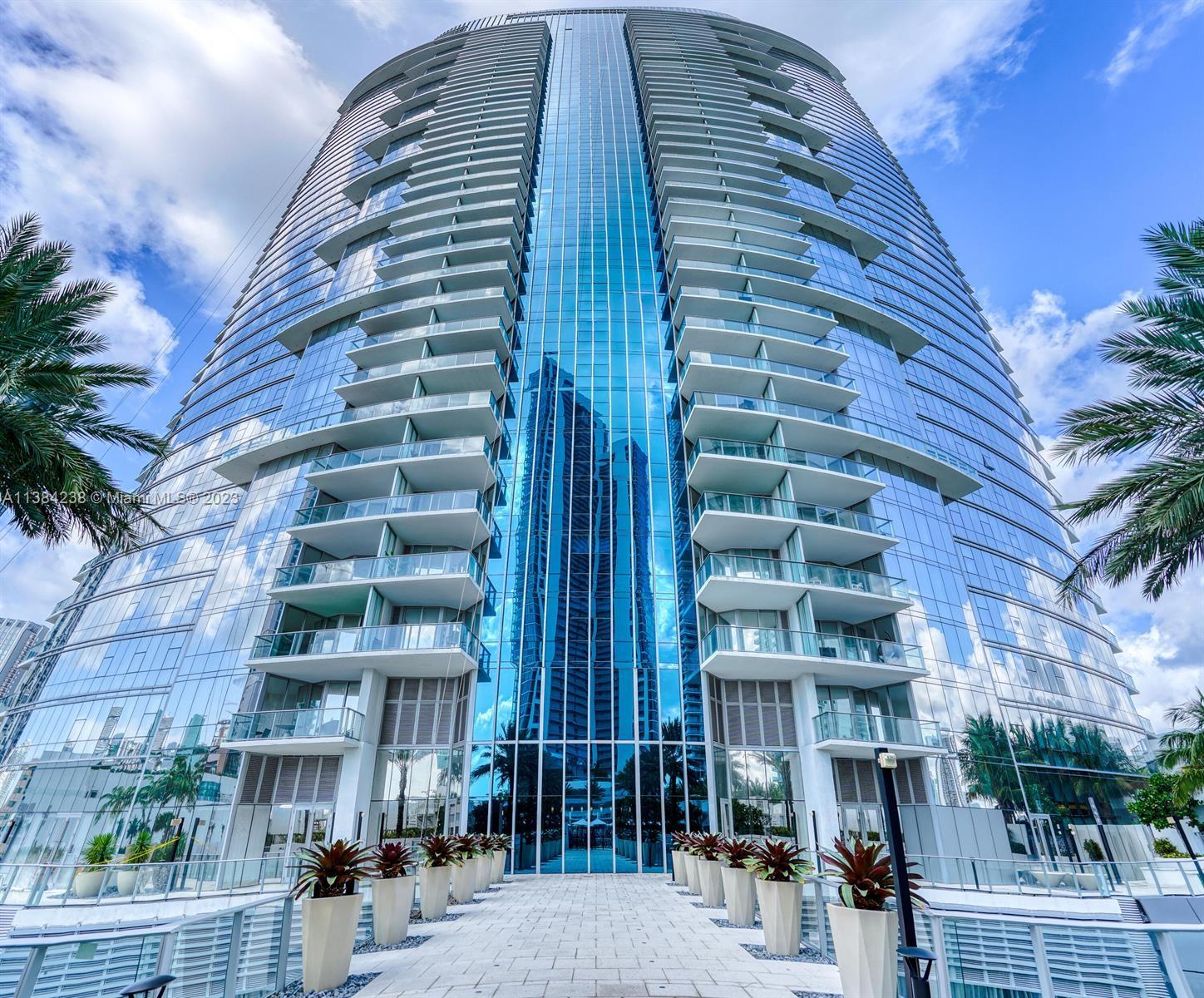 PARAMOUNT MIAMI WORLDCENT - Residential Lease