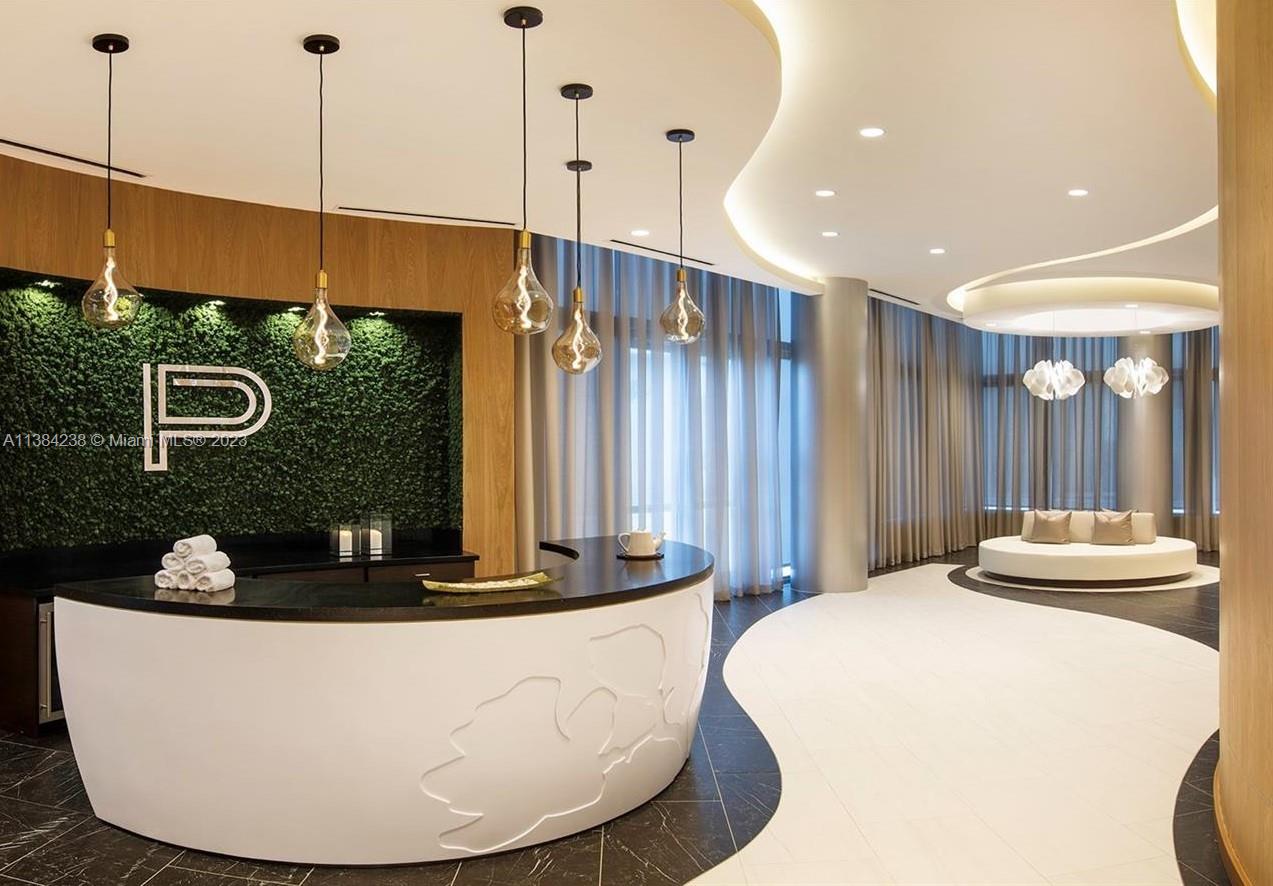 PARAMOUNT MIAMI WORLDCENT - Residential Lease