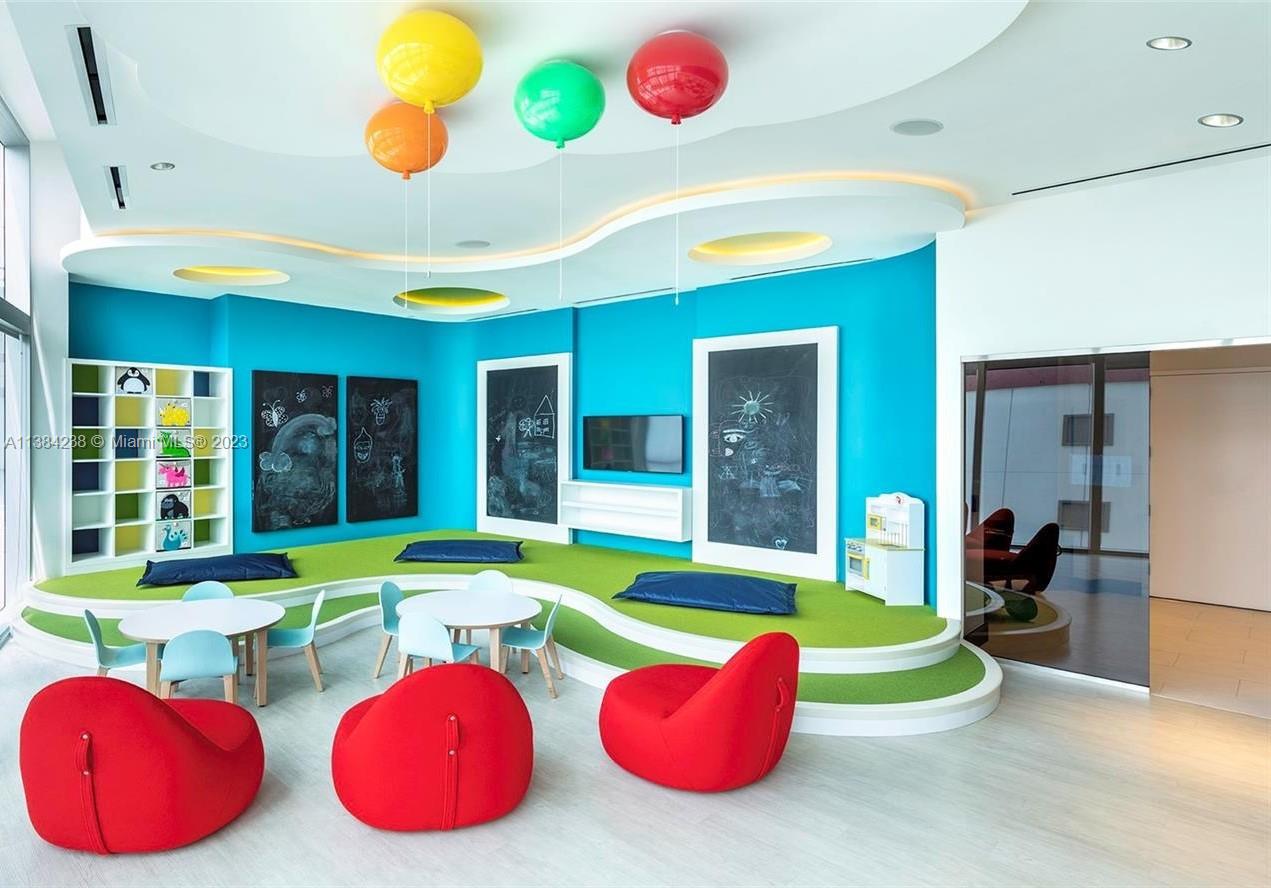 PARAMOUNT MIAMI WORLDCENT - Residential Lease