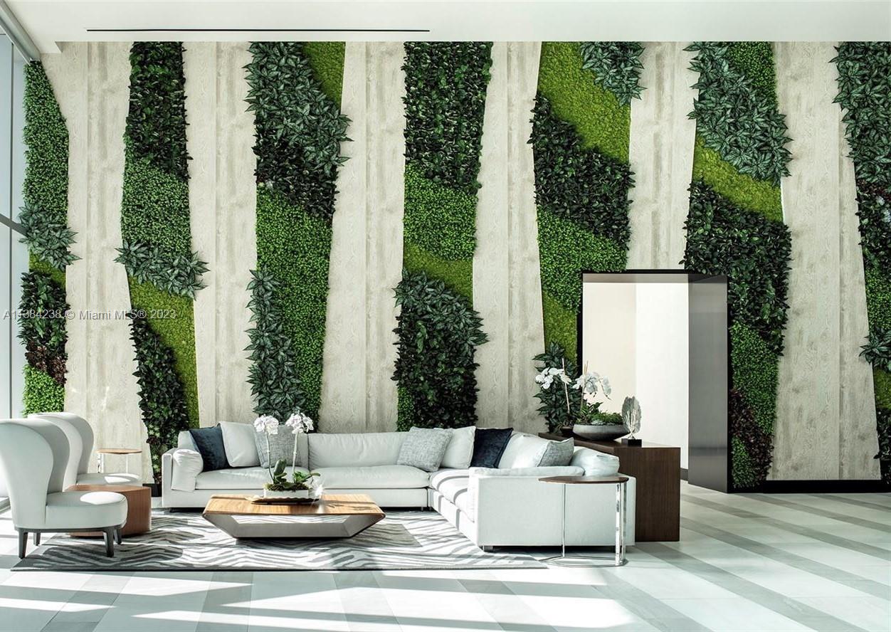 PARAMOUNT MIAMI WORLDCENT - Residential Lease