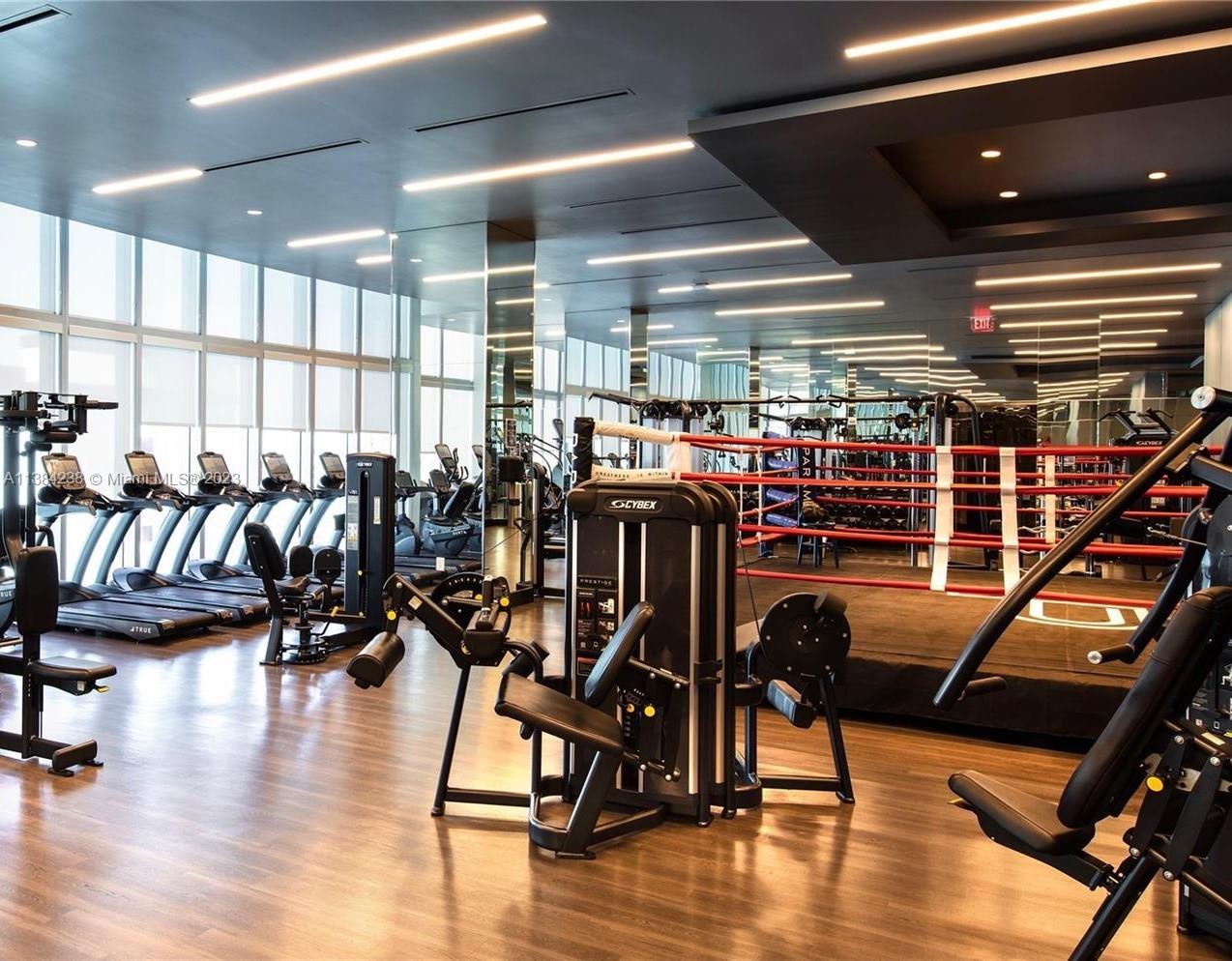 PARAMOUNT MIAMI WORLDCENT - Residential Lease