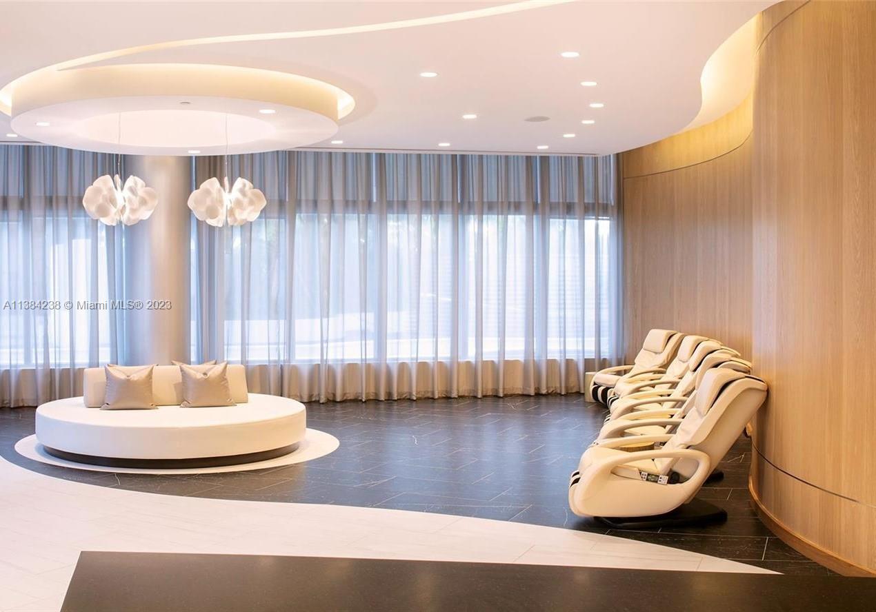 PARAMOUNT MIAMI WORLDCENT - Residential Lease